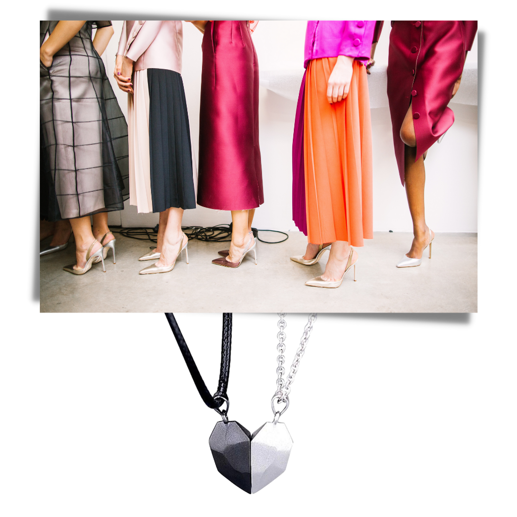 Ein Paar magnetische Halsketten - Ozerty