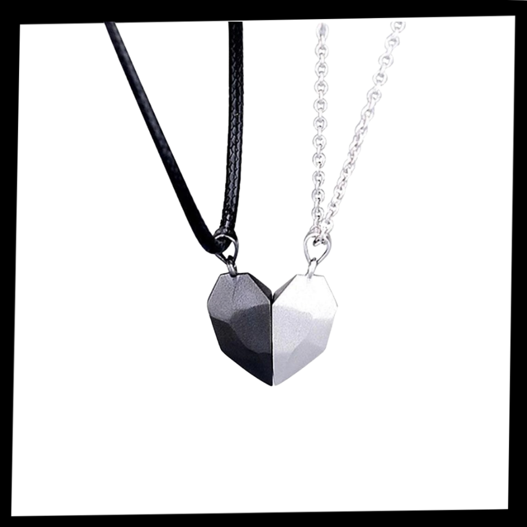 Ein Paar magnetische Halsketten - Ozerty